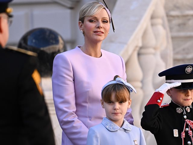 Πριγκίπισα Γκαμπριέλα: Με παραμυθένιο look η 11χρονη έκλεψε την παράσταση στο μπαλκόνι του παλατιού Grimaldi