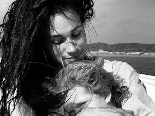 Μέγκαν Μαρκλ: Χορεύει (όπως δεν την έχουμε ξαναδεί) στο μαιευτήριο για να προχωρήσει ο τοκετός