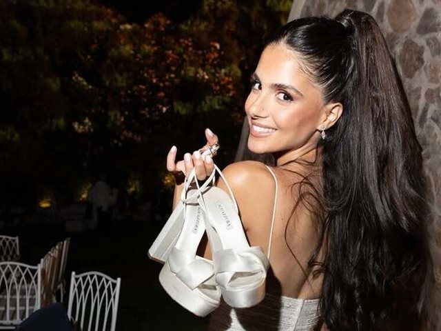 Η Αλεξάνδρα Νίκα έδειξε τα βαφτιστικά ρούχα του μικρού Βασίλη Αργυρού