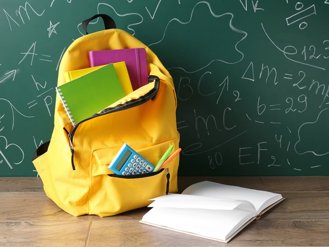 Για να ελαφρύνει η σχολική τσάντα: Ξεκινά το πρόγραμμα για τις ατομικές σχολικές θυρίδες στα δημοτικά