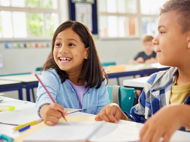 6 εκατομμύρια παιδιά επιπλέον κινδυνεύουν να στερηθούν το σχολείο ως τα τέλη του 2026