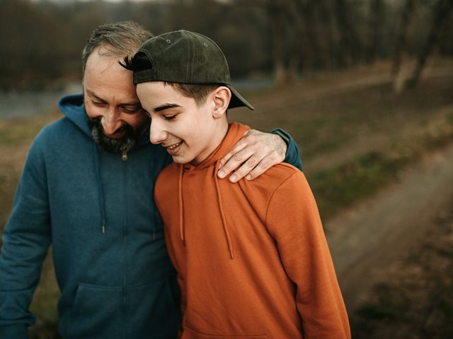 Ο Θάνος Ασκητής εξηγεί γιατί από τα 6 έως 16 έτη "ο γονιός πρέπει να είναι πολύ κοντά με το παιδί"