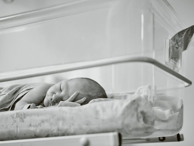 Τους έλεγαν ότι τα παιδιά που γέννησαν είναι νεκρά- Τα πουλούσαν στο εξωτερικό για δεκάδες χιλιάδες δολάρια