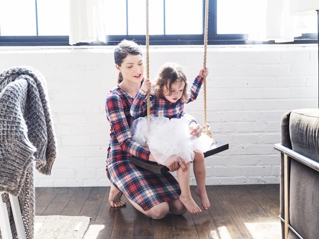 Τα πιο cute κομμάτια από τη ZARA για να κάνεις matching εμφανίσεις με τη κόρη σου