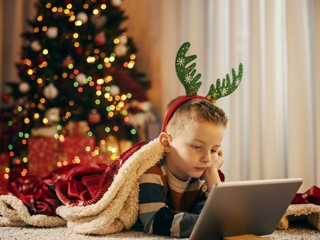 Μήπως η AI χαλάει τη μαγεία των Χριστουγέννων για τα παιδιά;