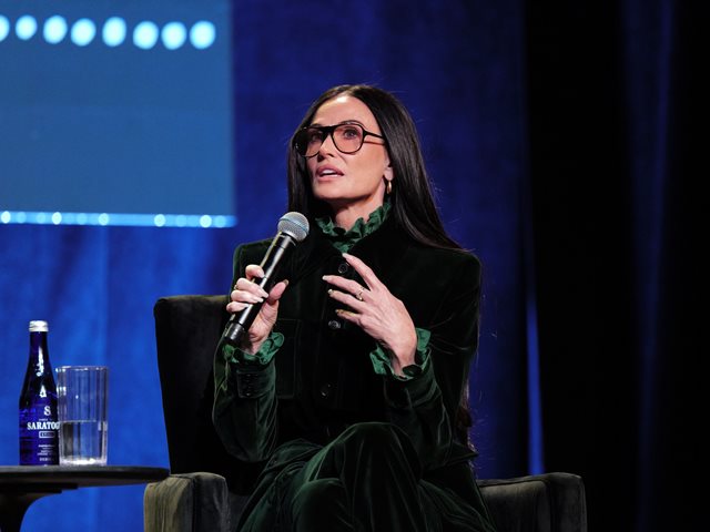 H Demi Moore μιλά για την πρώτη της εγκυμοσύνη: "Τι στο καλό σκεφτόμουν;"
