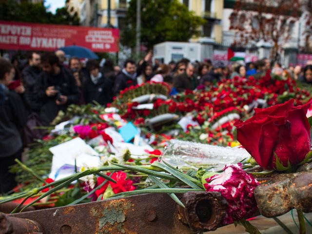 Επέτειος Πολυτεχνείου - Πόσο μπορεί να σταθεί μια Δημοκρατία χωρίς ουσιαστική παιδεία (και χωρίς ψωμί);