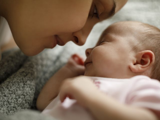 Η τελειομανία της νέας μαμάς: Πώς επηρεάζει την ψυχική υγεία