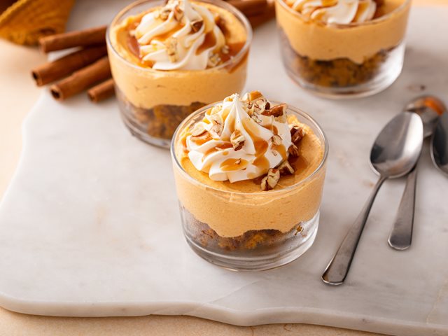 Μόνο 3 υλικά: Λαχταριστά, mini cheesecakes καραμέλας χωρίς ψήσιμο