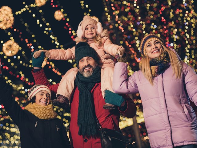 Οι 10 πιο ωραίες βόλτες στη γιορτινή Αθήνα για όλη την οικογένεια