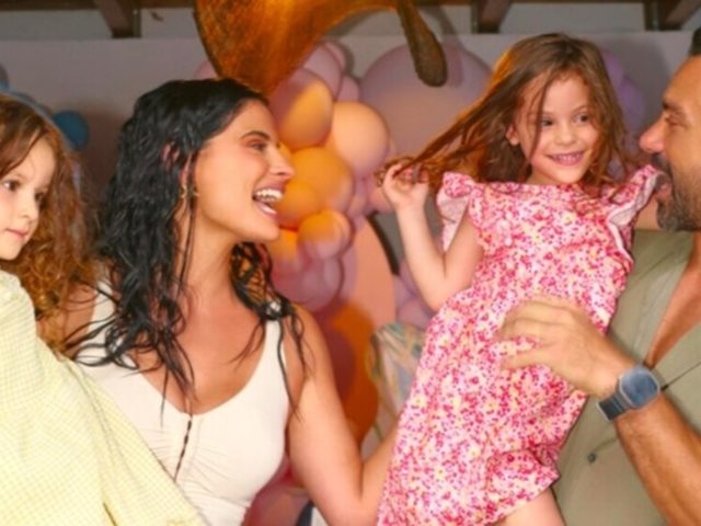 H Χριστίνα Μπόμπα απολαμβάνει τις χορογραφίες της Beyoncé παρέα με τις κόρες της