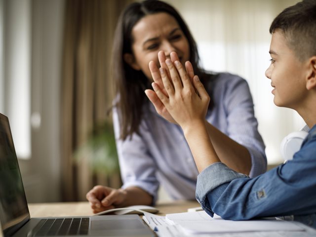 Το παιδί δίνει εξετάσεις: Τα Do's & Don'ts της συμπεριφοράς των γονιών