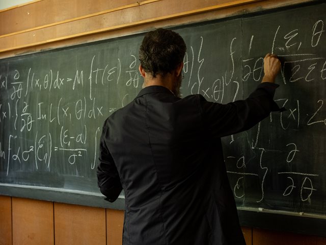 "Ο δάσκαλος δεν διδάσκει με το περίβλημα": H απάντηση στον Μητροπολίτη Δωδώνης μετά τη δημόσια επίπληξη σε εκπαιδευτικό