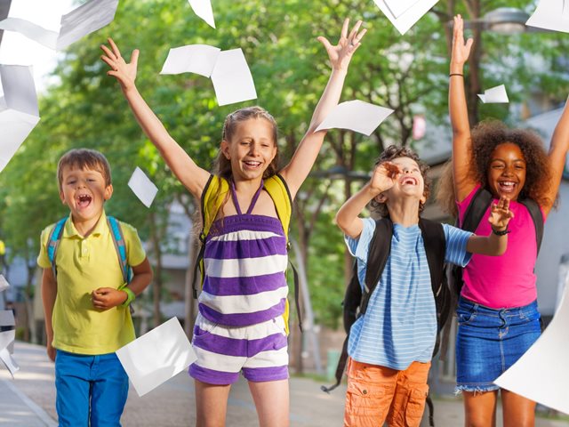 Τελευταία μέρα μαθημάτων για τους μικρούς μαθητές στα Νηπιαγωγεία και τα Δημοτικά