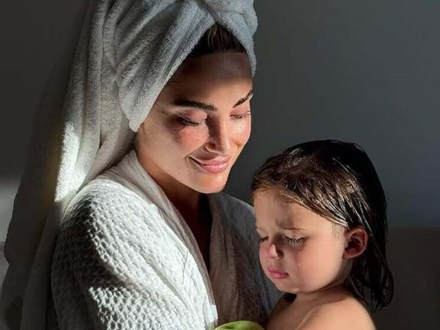 Η Ιωάννα Τούνη αποκάλυψε τον τρόπο που πείθει τον γιο της να κάνει μπάνιο