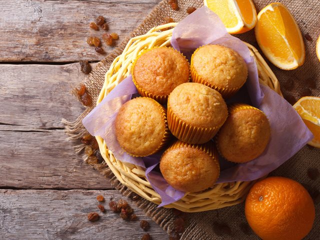 Muffins πορτοκαλιού: Χωρίς αυγά, χωρίς ζάχαρη