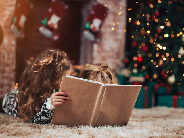 5 χριστουγεννιάτικα παραμύθια που αξίζει να διαβάσετε μαζί με τα παιδιά