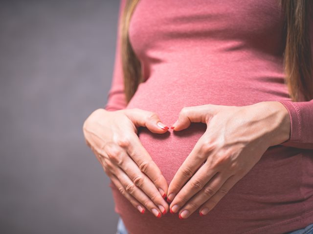 Γιατί δεν πρέπει να έχεις βαμμένα νύχια κατά τον τοκετό;