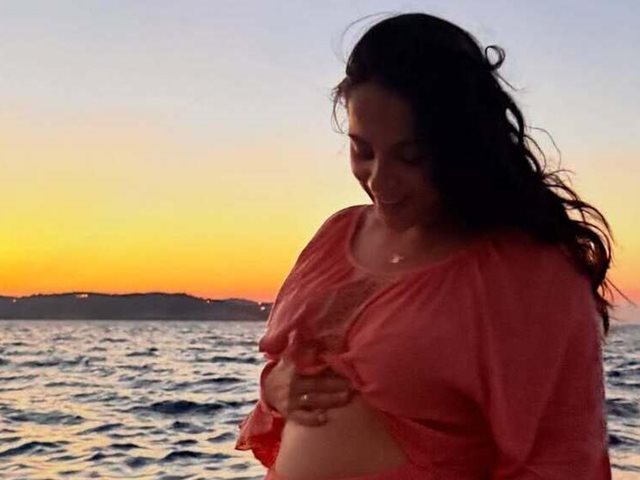 Η Ευλαμπία Ρέβη ανακοίνωσε επίσημα την εγκυμοσύνη της (Φωτογραφίες)