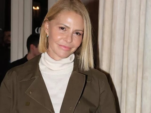 Μελομακάρονα ή κουραμπιέδες; Ο γιος της Τζένης Μπαλατσινού διαλέγει το γλυκό του με τον πιο αστείο τρόπο