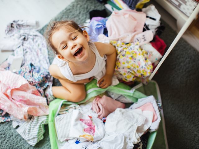 Χάος στην παιδική ντουλάπα; Δες πώς θα το λύσεις σε 5 βήματα
