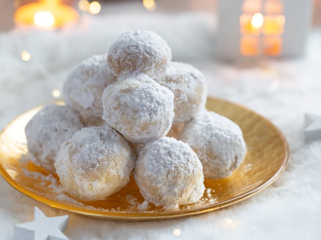 Κουραμπιέδες με φιστίκι Αιγίνης: Η πιο γευστική εκδοχή του χριστουγεννιάτικου γλυκού