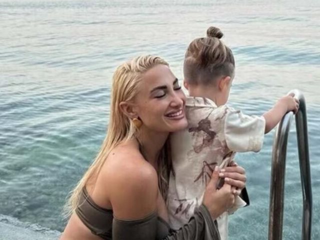 H Ιωάννα Τούνη αποκάλυψε τον ασυνήθιστο τρόπο με τον οποίο έκοψε την πιπίλα στον μικρό Πάρη