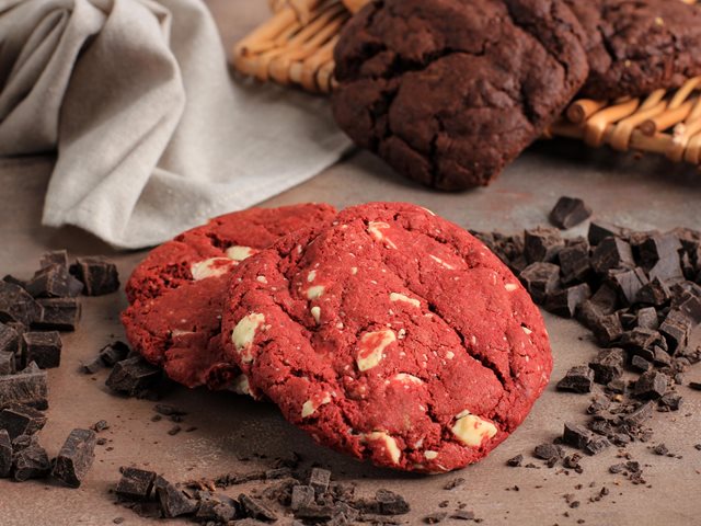 Μπισκότα red velvet: Τα σπιτικά soft cookies που πρέπει να δοκιμάσεις