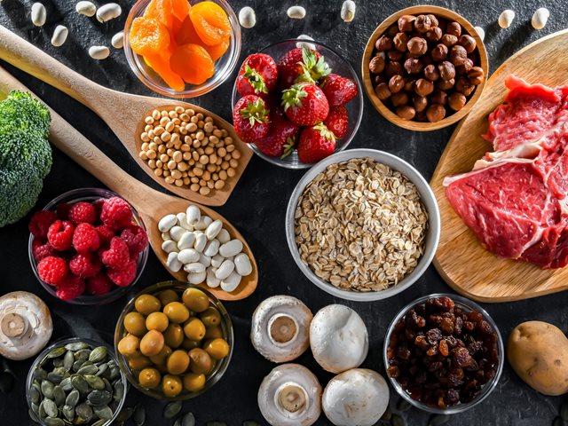 Πώς μπορείς να αυξήσεις την απορρόφηση σιδήρου: Οι έξυπνοι διατροφικοί συνδυασμοί