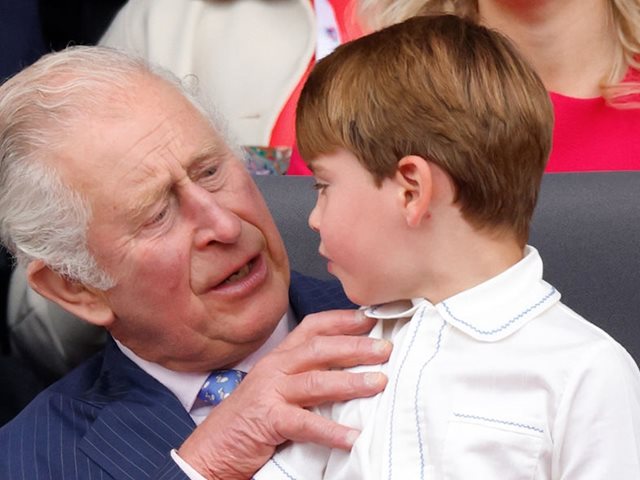 Ο βασιλιάς Κάρολος είναι ένας παππούς σαν όλους τους άλλους: Τι φοβάται για τα εγγόνια του;