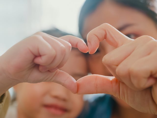 Αύξηση στις υιοθεσίες στην Ελλάδα: Σε 301 ανήλθαν πέρυσι οι πράξεις υιοθεσίας