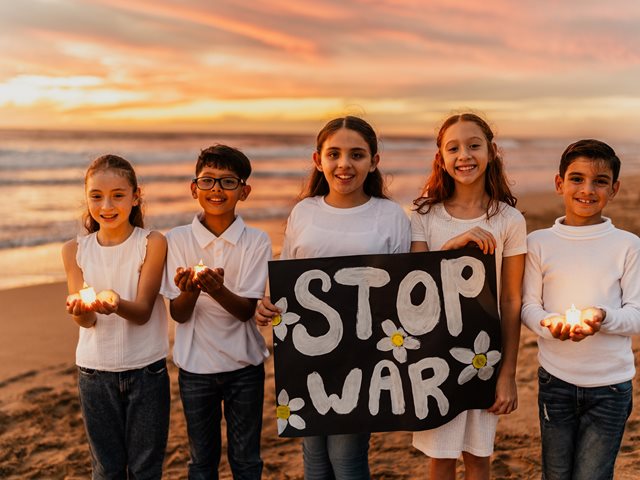 Μήπως να αφήναμε τις μανάδες να σταματήσουν τον πόλεμο;
