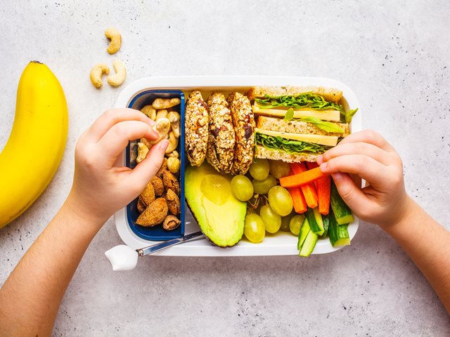 5 υγιεινά σνακ για το σχολείο που δίνουν ενέργεια και θρεπτικά στοιχεία