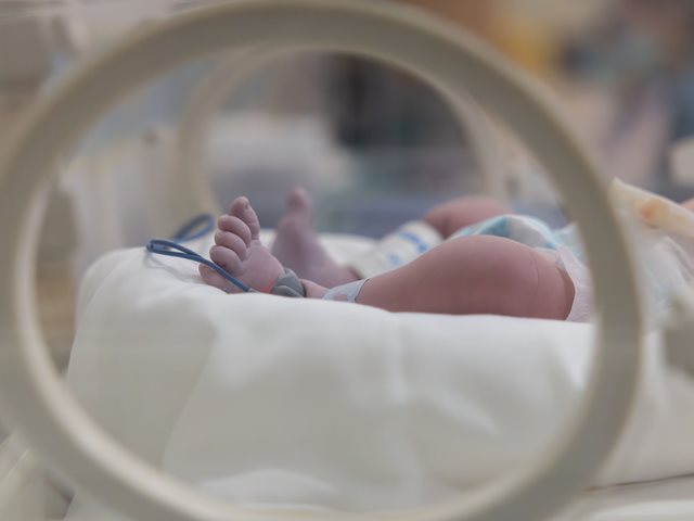 Το άφησε με μόνιμες σωματικές βλάβες: Φυλάκιση τριών ετών σε μητέρα που κακοποιούσε το βρέφος της