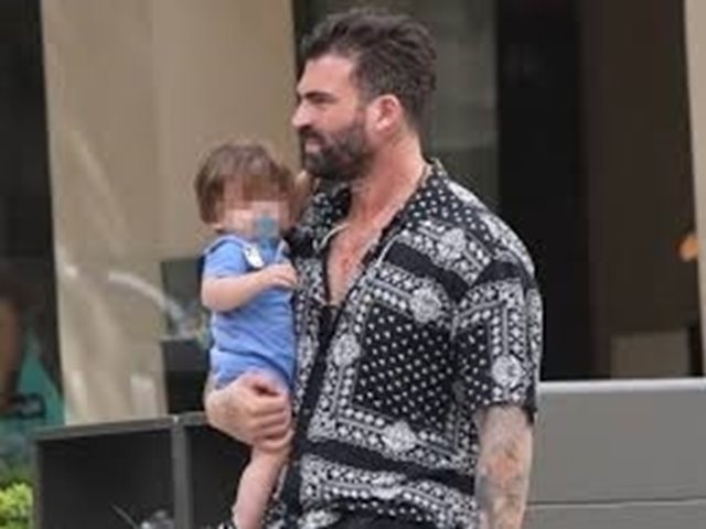 Ο Δημήτρης Αλεξάνδρου με τον Πάρη στη Σαντορίνη - Η τρυφερή αναφορά του στην Ιωάννα Τούνη