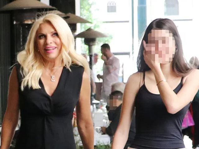 Στη βάφτιση της Λάουρας Λάτσιου: Σαν πριγκίπισσα στην αγκαλιά της μητέρας της, Ελένης Μενεγάκη