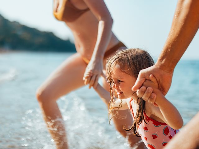 Τα tips που κάθε γονιός πρέπει να ξέρει για ασφαλείς διακοπές με τα παιδιά