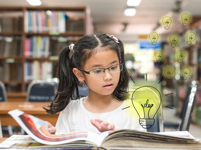 Μπορεί η Ιστορία να γίνει παιχνίδι; Μια δασκάλα εξηγεί πώς μπορούν τα παιδιά να διαβάζουν με χαρά στο σπίτι