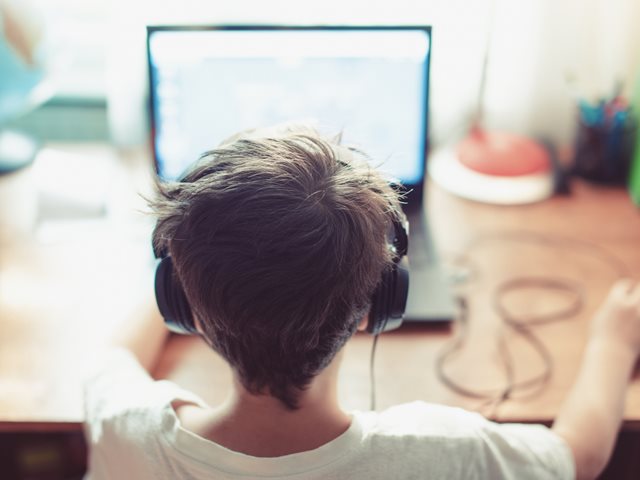 Ευρωκοινoβούλιο: Απαγόρευση πρόσβασης στο διαδίκτυο στα παιδιά κάτω των 13 ετών