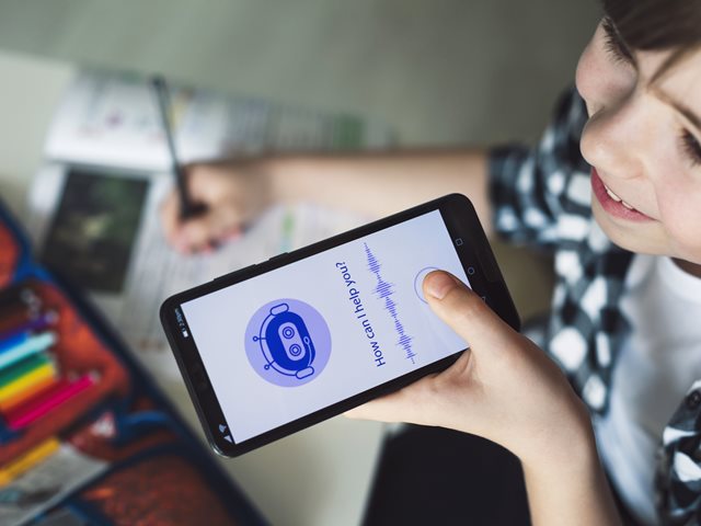 AI και παιδιά: Τι πρέπει να γνωρίζουμε οι γονείς για τα όρια στη χρήση των chatbots
