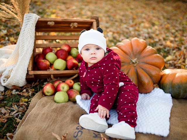 Φθινόπωρο στην Ελλάδα: Πώς να ντύσω το μωρό μου χωρίς να κρυώνει ή να ζεσταίνεται;