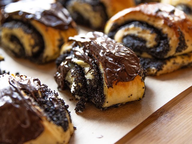 Εύκολα και λαχταριστά ρολάκια σοκολατας σε 15 λεπτά
