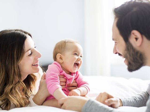 Νέοι γονείς: 5 tips για μια πραγματικά συντροφική σχέση μετά το παιδί