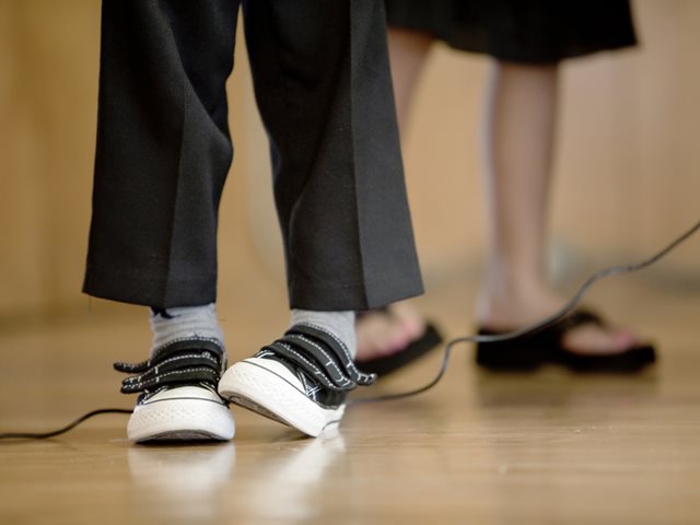 Οι Millennial γονείς μεγαλώνουν παιδιά-βέλκρο: Στενή σύνδεση ή υπερβολική προσκόλληση;