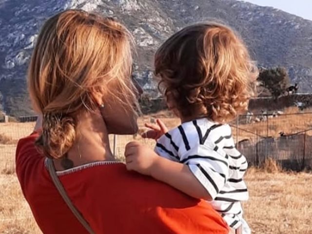 Παναγιώτης-Αντώνιος Κικίλιας- Για τοξοβολία με τη μαμά του, Τζένη Μπαλατσινού