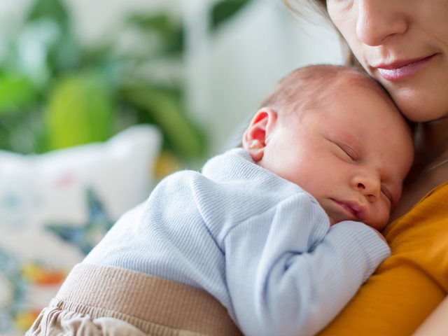 Το μητρικό γάλα είναι ειδικά σχεδιασμένο για το κάθε βρέφος ξεχωριστά
