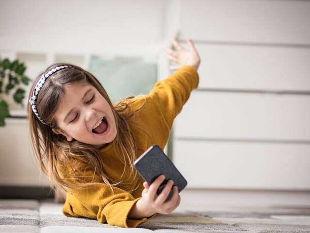 Τι πρέπει να προσέξουμε πριν δώσουμε στο παιδί το πρώτο του smartphone