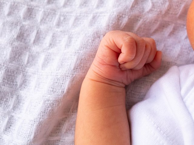 Νέες εξελίξεις με το βρέφος που πέθανε στο κρεβάτι των γονιών του: "Θα χωρίσουν, ο ένας ρίχνει ευθύνες στον άλλον"