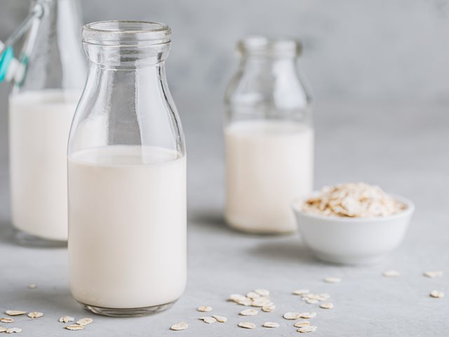 Πλήρες γάλα vs χαμηλών λιπαρών: Τι πρέπει να γνωρίζεις για την ανάπτυξη των παιδιών