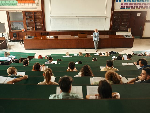 Η λύση του γόρδιου δεσμού των "αιώνιων" φοιτητών